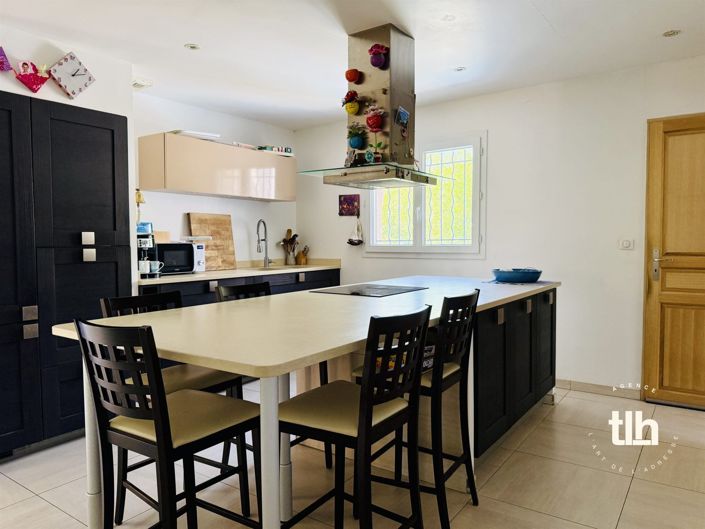 Image No.10-4 Bed House for sale