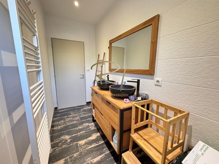 Image No.8-3 Bed House for sale