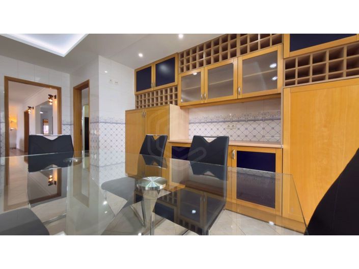 Image No.12-4 Bed Apartment for sale