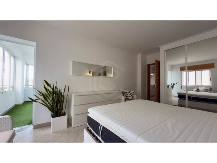 Image No.20-4 Bed Apartment for sale