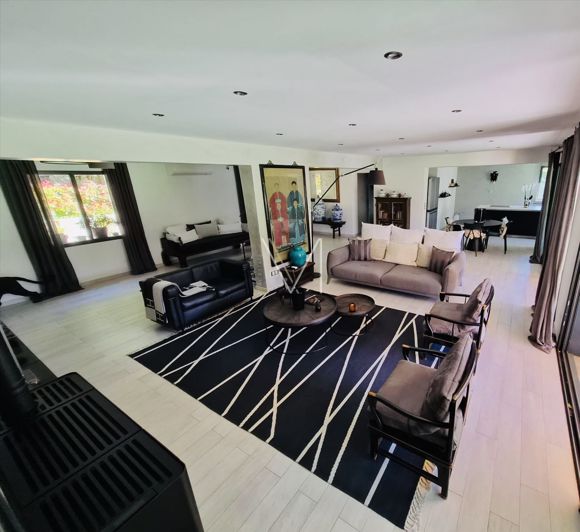Image No.10-6 Bed House for sale