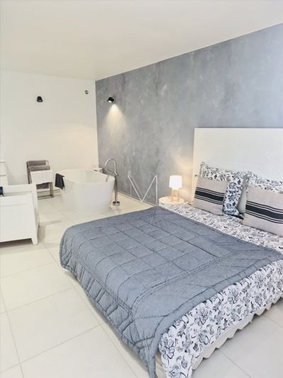 Image No.17-6 Bed House for sale