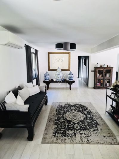 Image No.8-6 Bed House for sale
