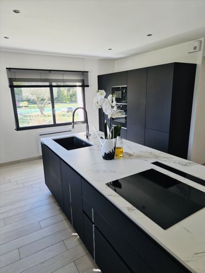 Image No.9-6 Bed House for sale