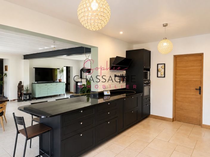 Image No.9-5 Bed House for sale