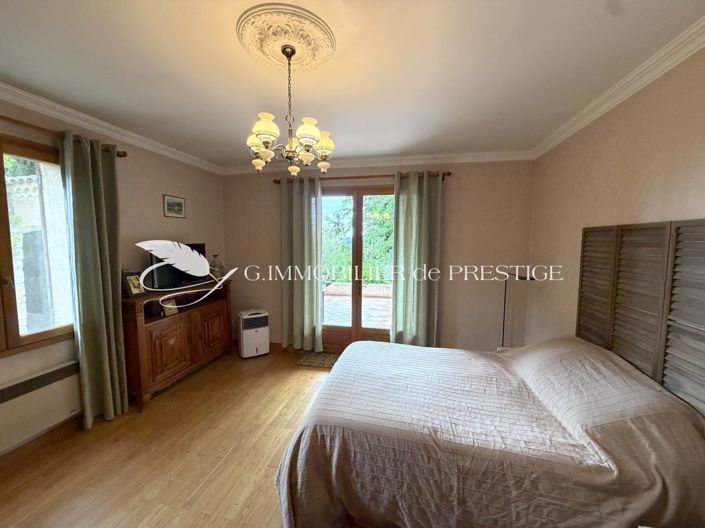 Image No.9-6 Bed House for sale