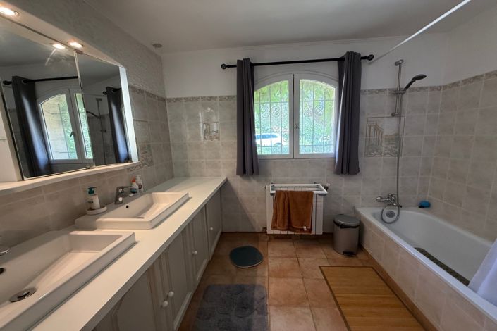 Image No.7-3 Bed House for sale