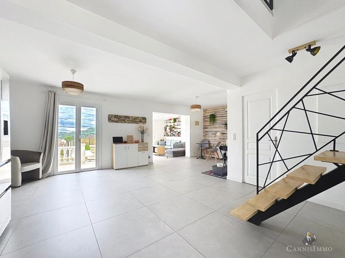 Image No.6-4 Bed House for sale