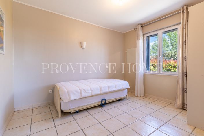Image No.10-5 Bed House for sale