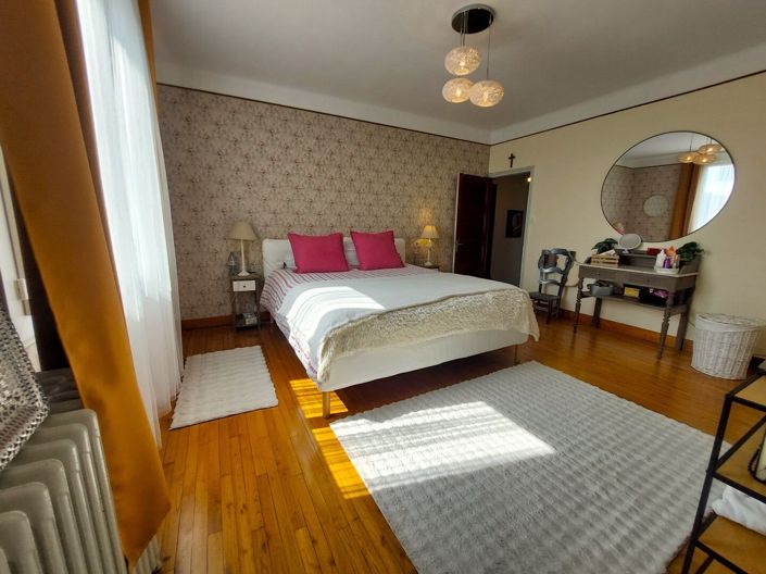Image No.16-4 Bed Property for sale
