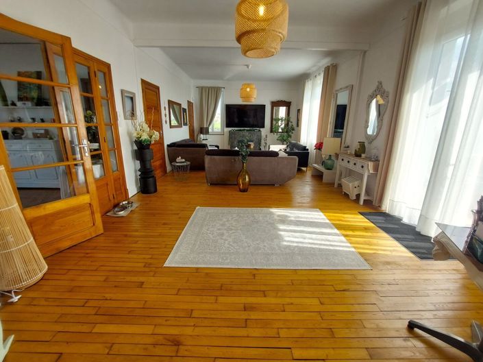 Image No.6-4 Bed Property for sale