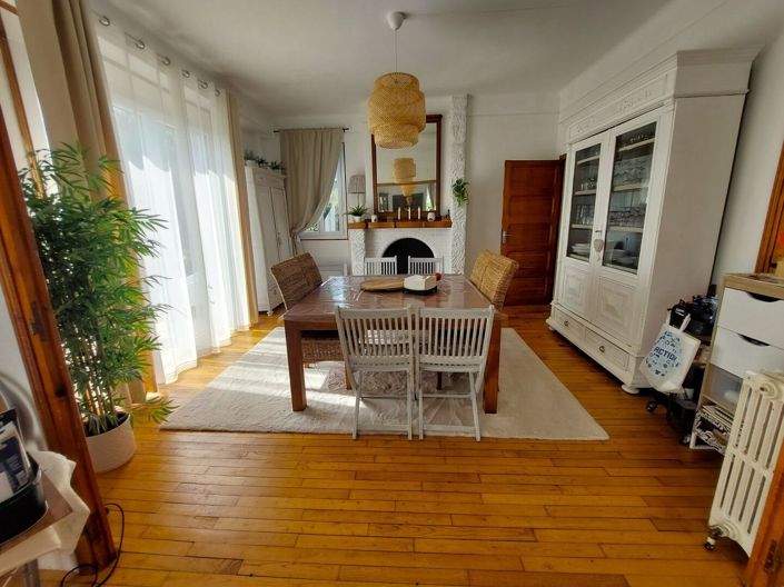 Image No.7-4 Bed Property for sale