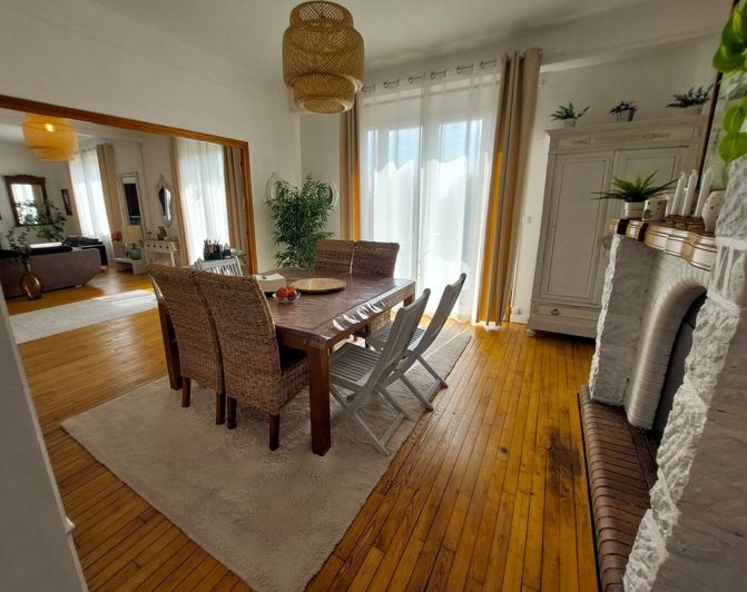 Image No.8-4 Bed Property for sale