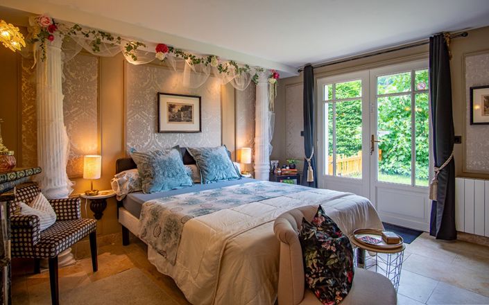 Image No.6-5 Bed House for sale
