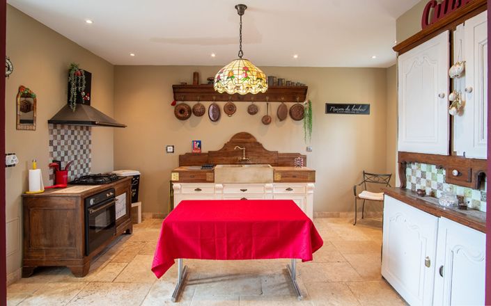 Image No.8-5 Bed House for sale
