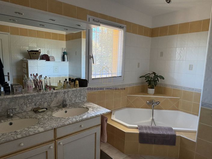 Image No.18-4 Bed House for sale