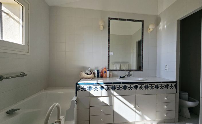 Image No.20-6 Bed House for sale