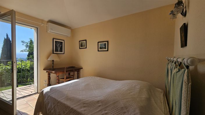 Image No.21-6 Bed House for sale