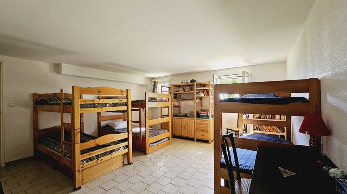 Image No.28-6 Bed House for sale