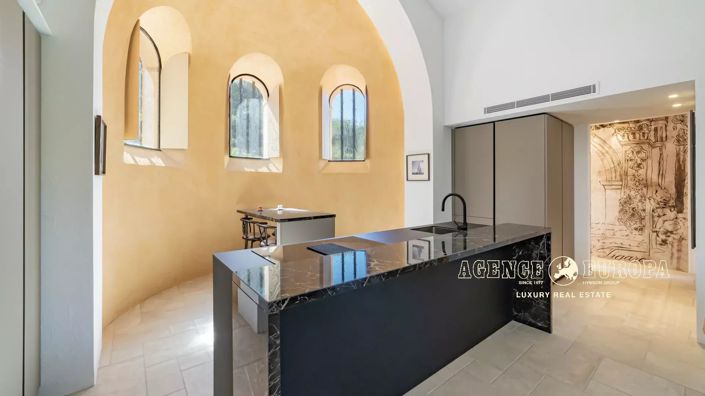 Image No.10-6 Bed House for sale