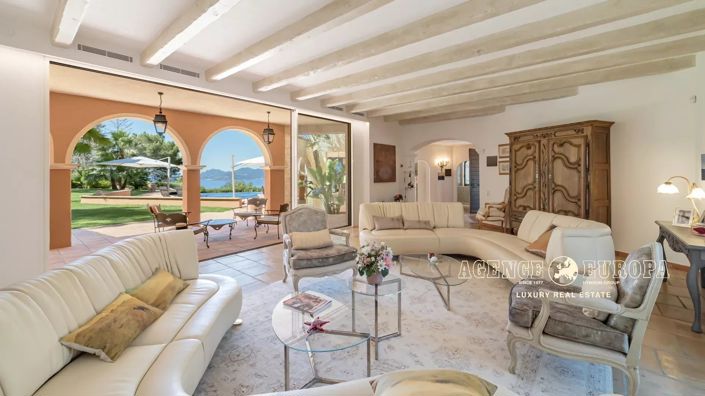 Image No.6-6 Bed House for sale
