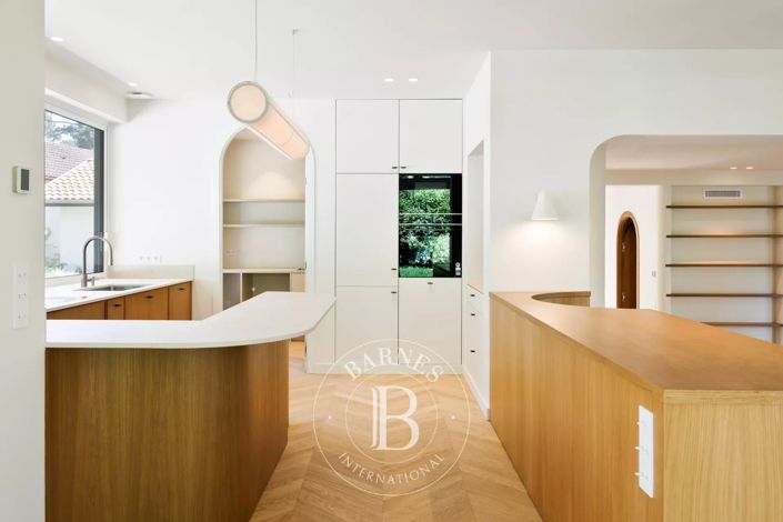 Image No.14-6 Bed House for sale
