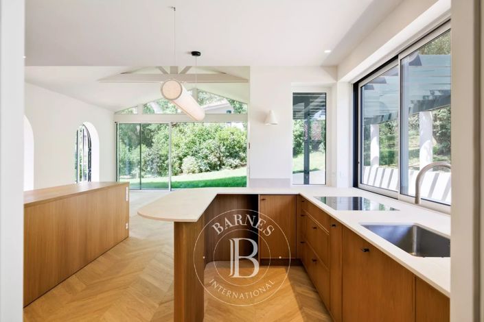Image No.15-6 Bed House for sale