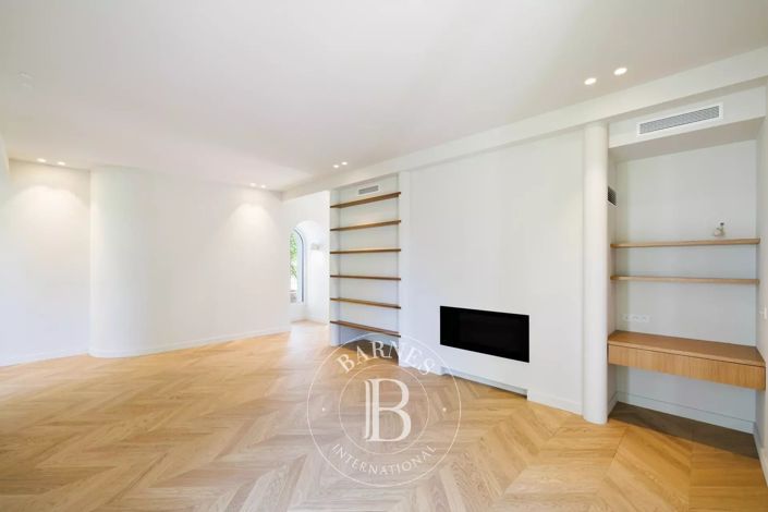 Image No.18-6 Bed House for sale
