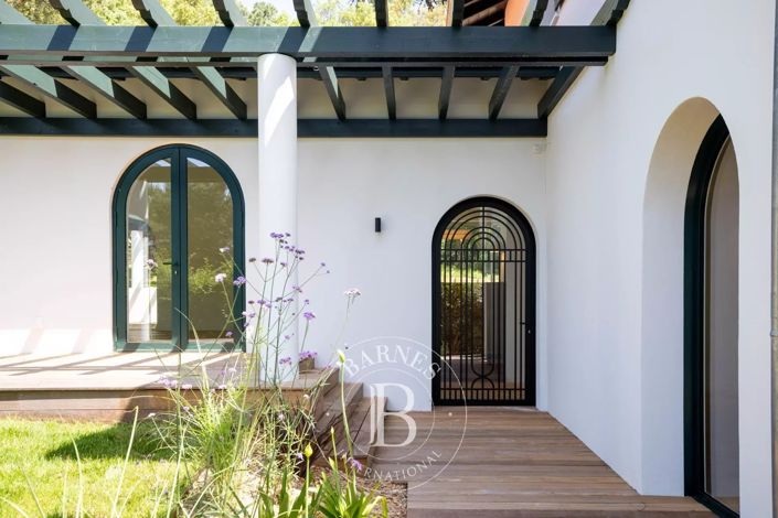 Image No.19-6 Bed House for sale