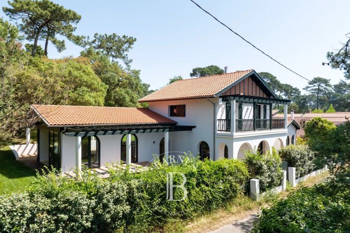 Image No.2-6 Bed House for sale
