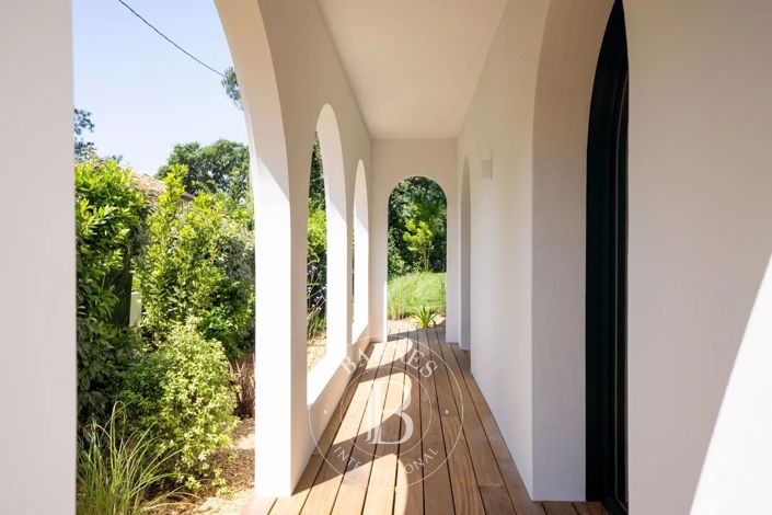 Image No.20-6 Bed House for sale