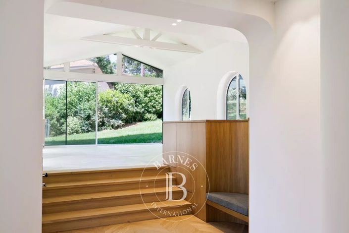 Image No.21-6 Bed House for sale