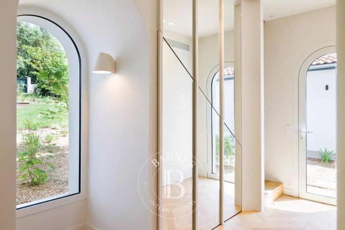 Image No.22-6 Bed House for sale