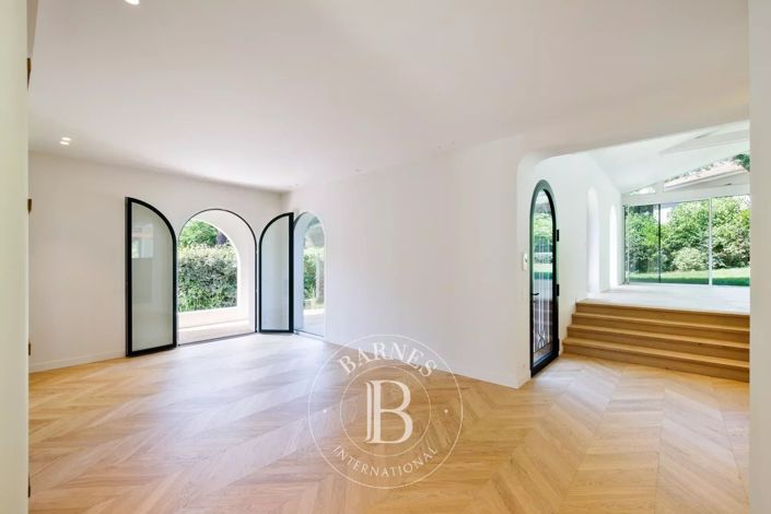 Image No.23-6 Bed House for sale