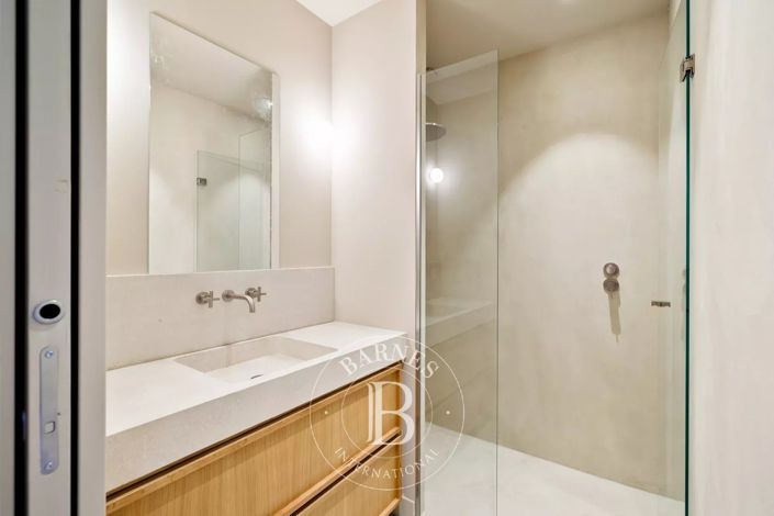 Image No.26-6 Bed House for sale