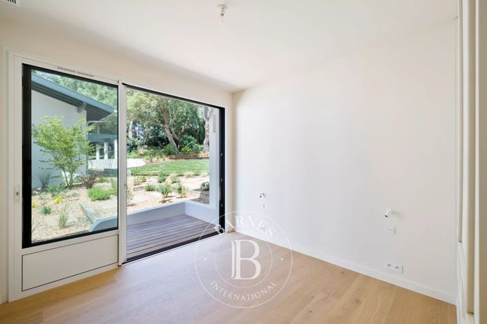 Image No.29-6 Bed House for sale