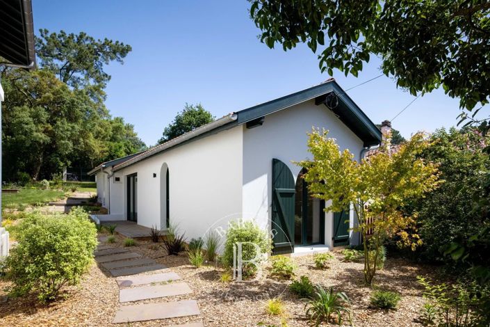 Image No.31-6 Bed House for sale