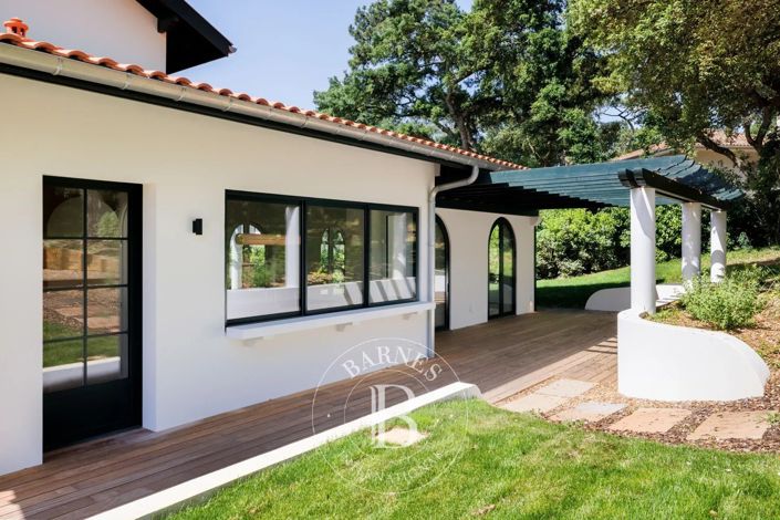 Image No.7-6 Bed House for sale