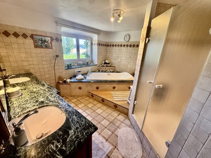 Image No.22-5 Bed House for sale