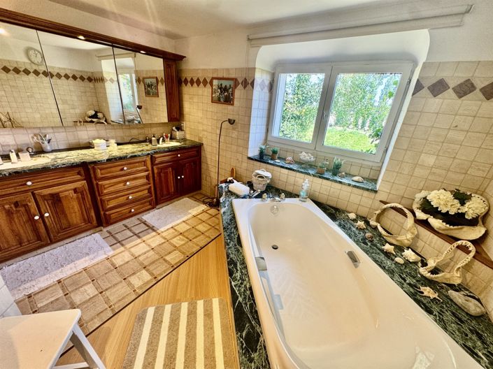 Image No.23-5 Bed House for sale