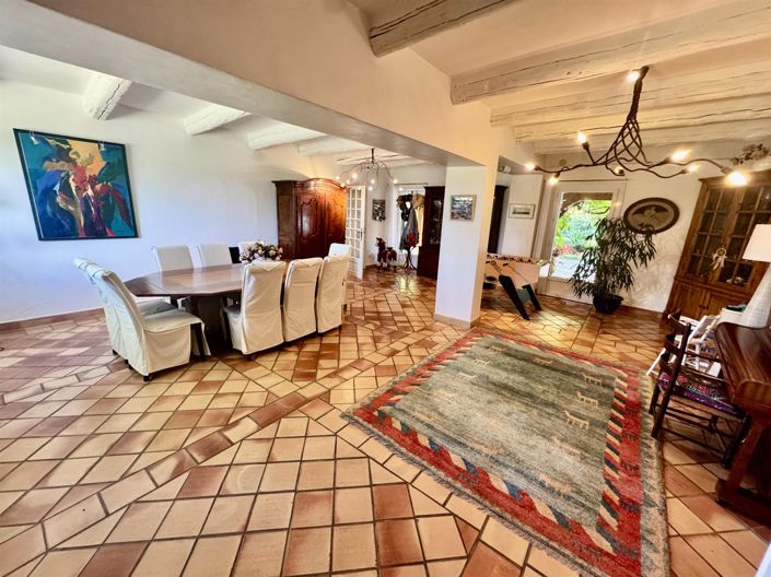 Image No.8-5 Bed House for sale