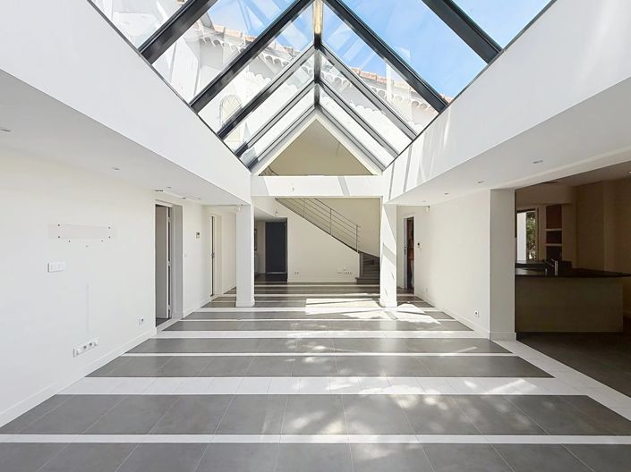 Image No.10-5 Bed House for sale