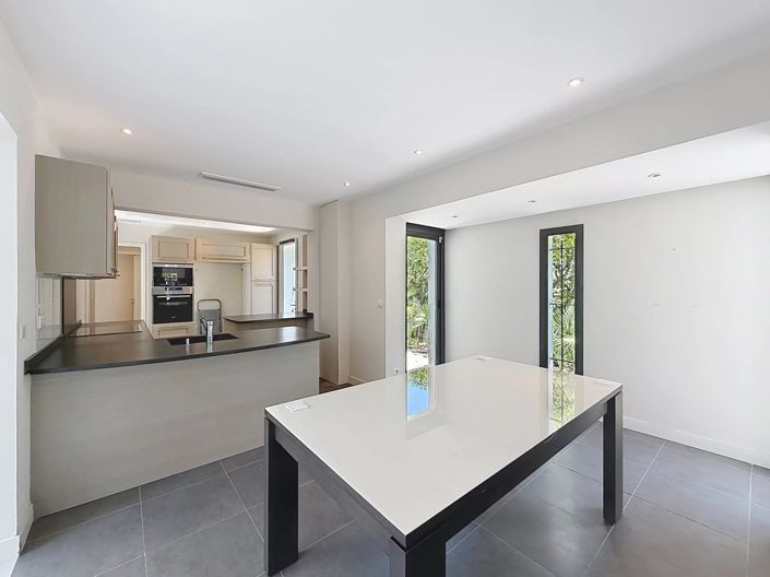 Image No.13-5 Bed House for sale