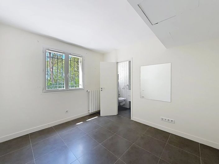 Image No.15-5 Bed House for sale