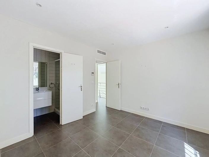 Image No.23-5 Bed House for sale