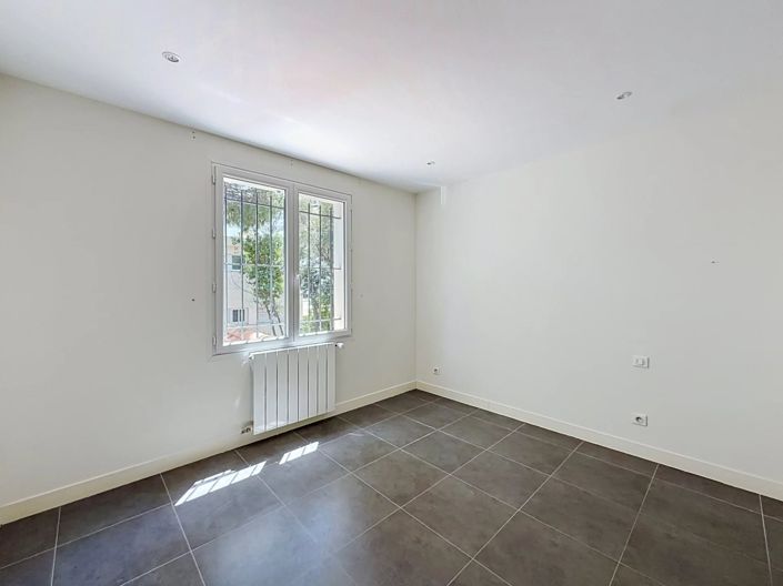 Image No.24-5 Bed House for sale