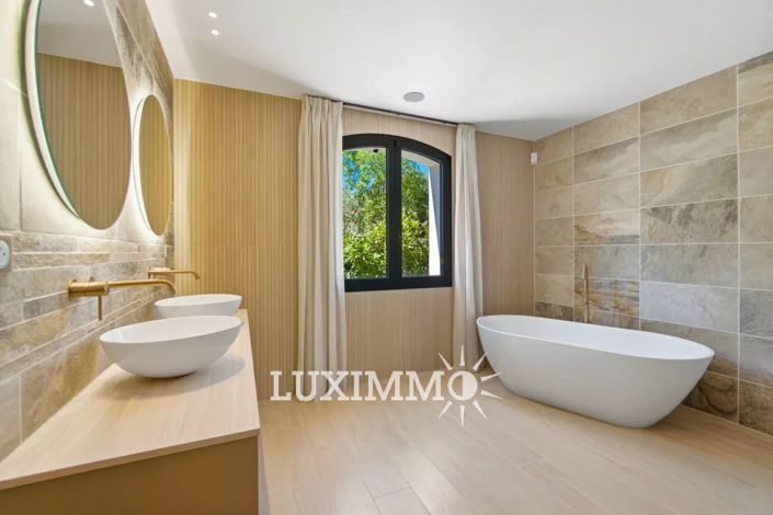 Image No.10-5 Bed House for sale