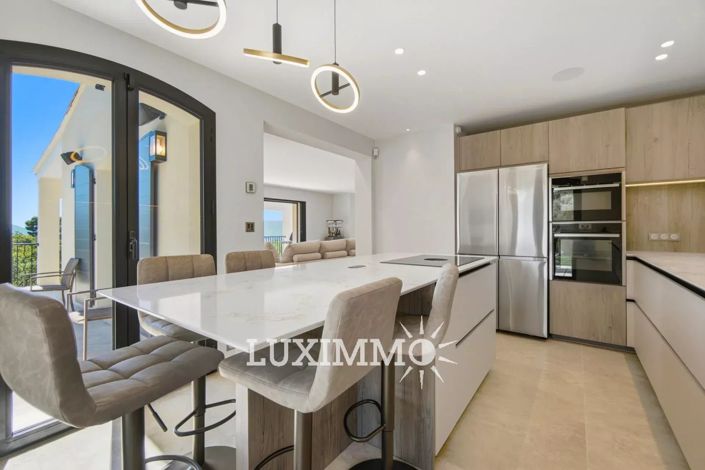 Image No.7-5 Bed House for sale