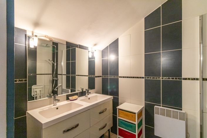 Image No.7-6 Bed House for sale