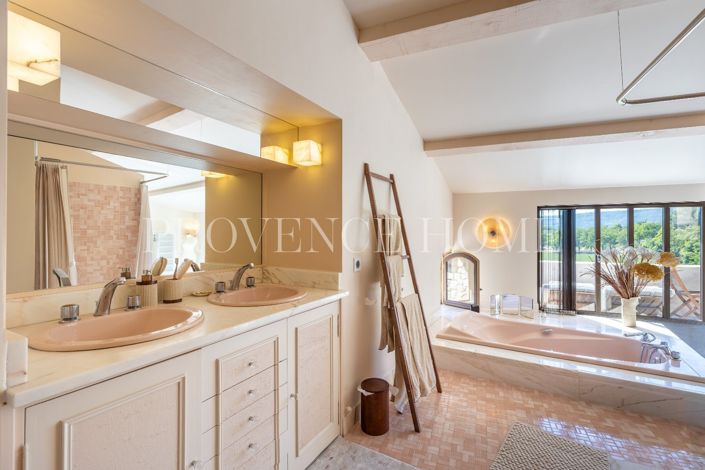 Image No.10-3 Bed House for sale
